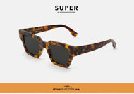 Acquista online su otticascauzillo.com il tuo nuovo occhiale da sole squadrato RETRO SUPER FUTURE STORIA spotted avana