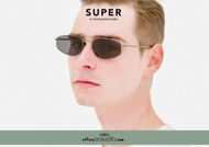 Acquista online su otticascauzillo.com il tuo nuovo occhiale da sole rettangolare in metallo RETRO SUPER FUTURE TEMA nero