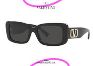 shop online new Vintage rectangular sunglasses Valentino VA 4108 col. 500187 black otticascauzillo.com acquisto online nuovo  Occhiale da sole rettangolare vintage Valentino VA 4108 col. 500187 nero
