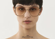 Acquista online su otticascauzillo.com il tuo nuovo occhiale da sole a squadrati metallo Petite Austine Chloè col. 0146 oro e burgundy
